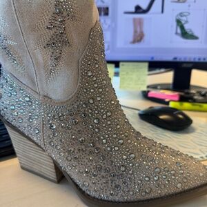 CAPE ROBBIN WESTERN BOOTS - BEIGE